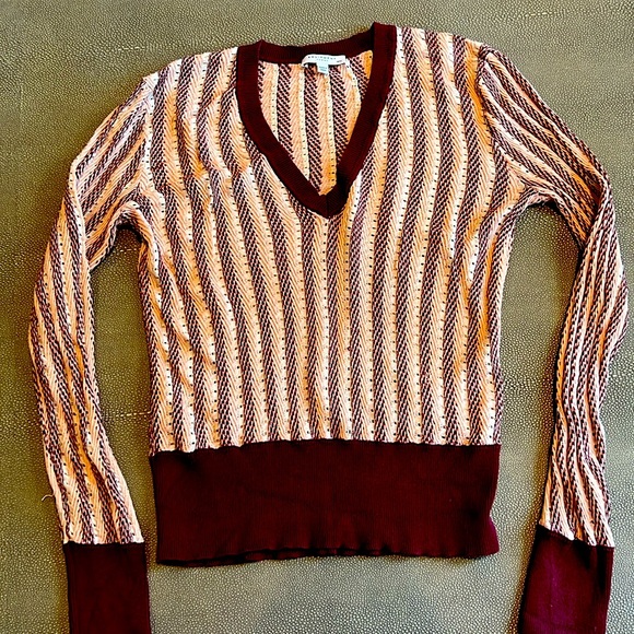 Equipment sweater in medium with deep v-neck - Picture 1 of 4